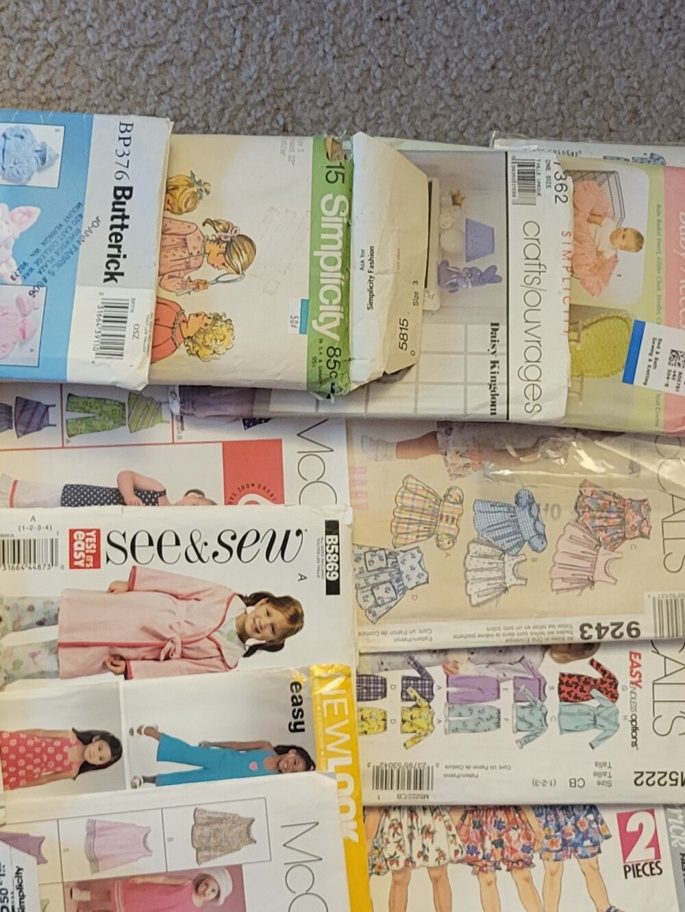 Lot of 64 Pc. Assorted Pattern Sewing For Babys And Toddlers - Picture 5 of 8